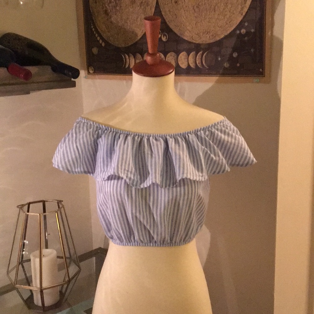 ‼️ 3 for $15‼️ OFF THE SHOULDER CROP TOP * SMALL *